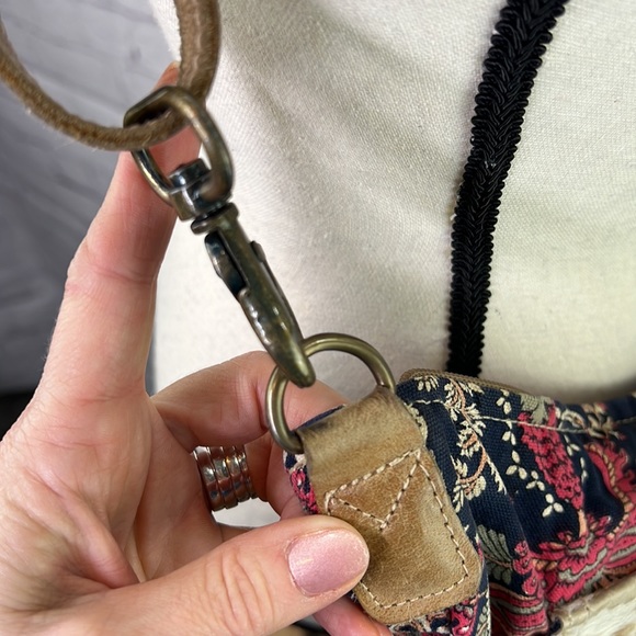 ⭐️Myra Bag crossbody messenger purse floral blue pink furl flap pocket leather - Picture 8 of 10